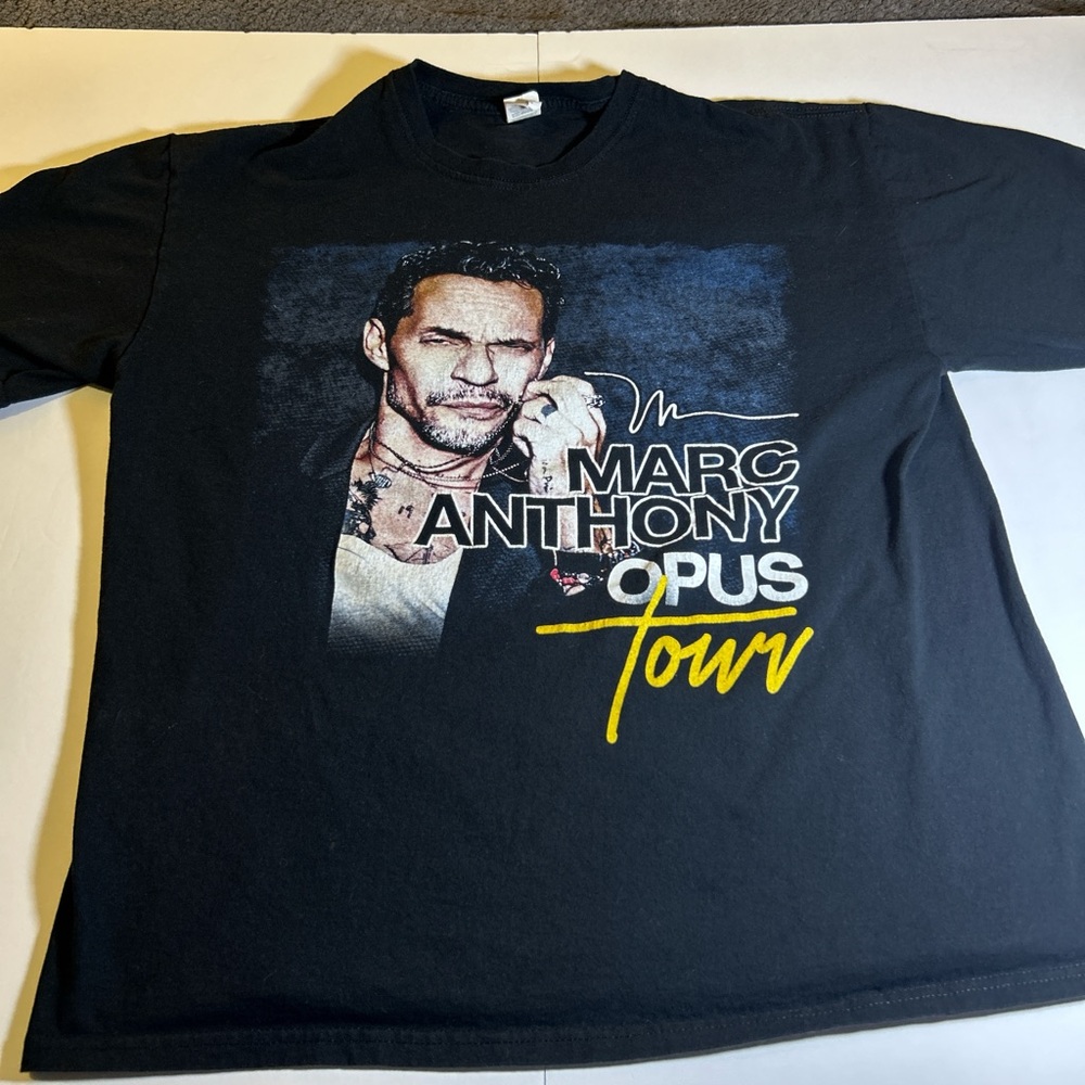 Fruit of the Loom Black Graphic Tee Unisex